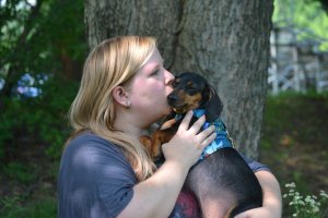 elissa kissing dachshund